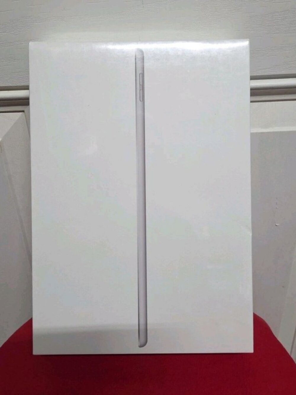Apple iPad 8th Gen 32GB Silver (MYLA2LL/A)